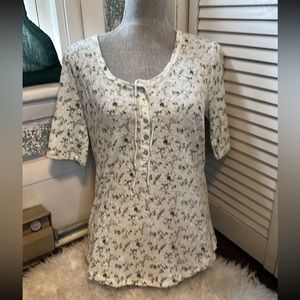 ⭐️ 3 for $20.00 SALE Women’s shirt